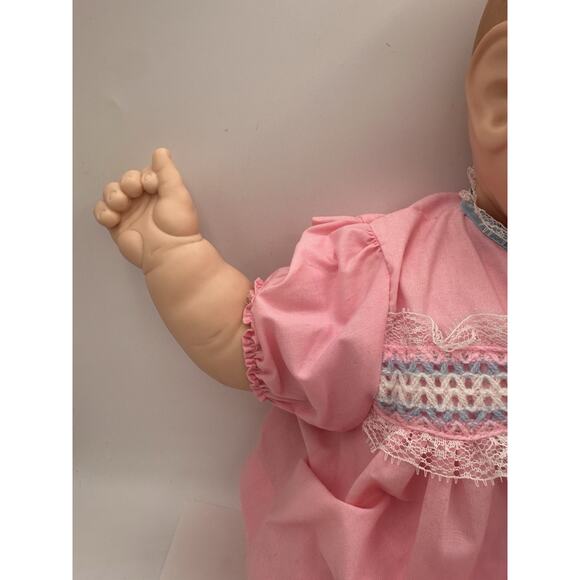 VTG Uneeda Baby Doll MCM 2428 – 1980s – Sleep Eyes, Pink Outfit Booties EXC - Picture 4 of 7